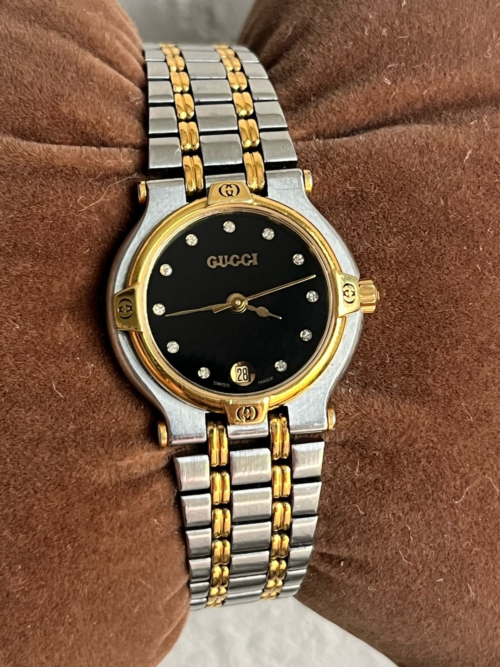 Gucci 9000L Diamonds Bezel, Stainless 18k Gold plated ladies watch